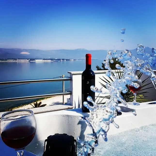 Luxury Apartment Malea With Jacuzzi And Sauna, By The Sea Trogir